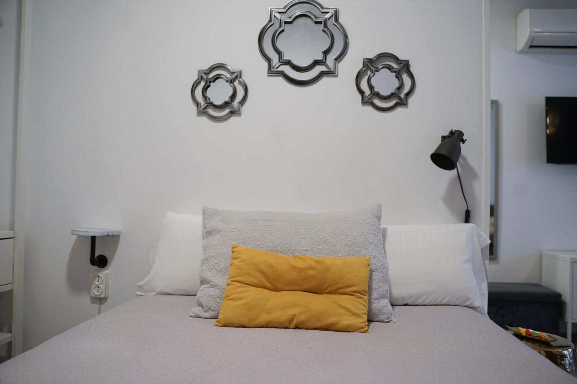 Apartamentos Suites Cariatide Plasencia Ngoại thất bức ảnh