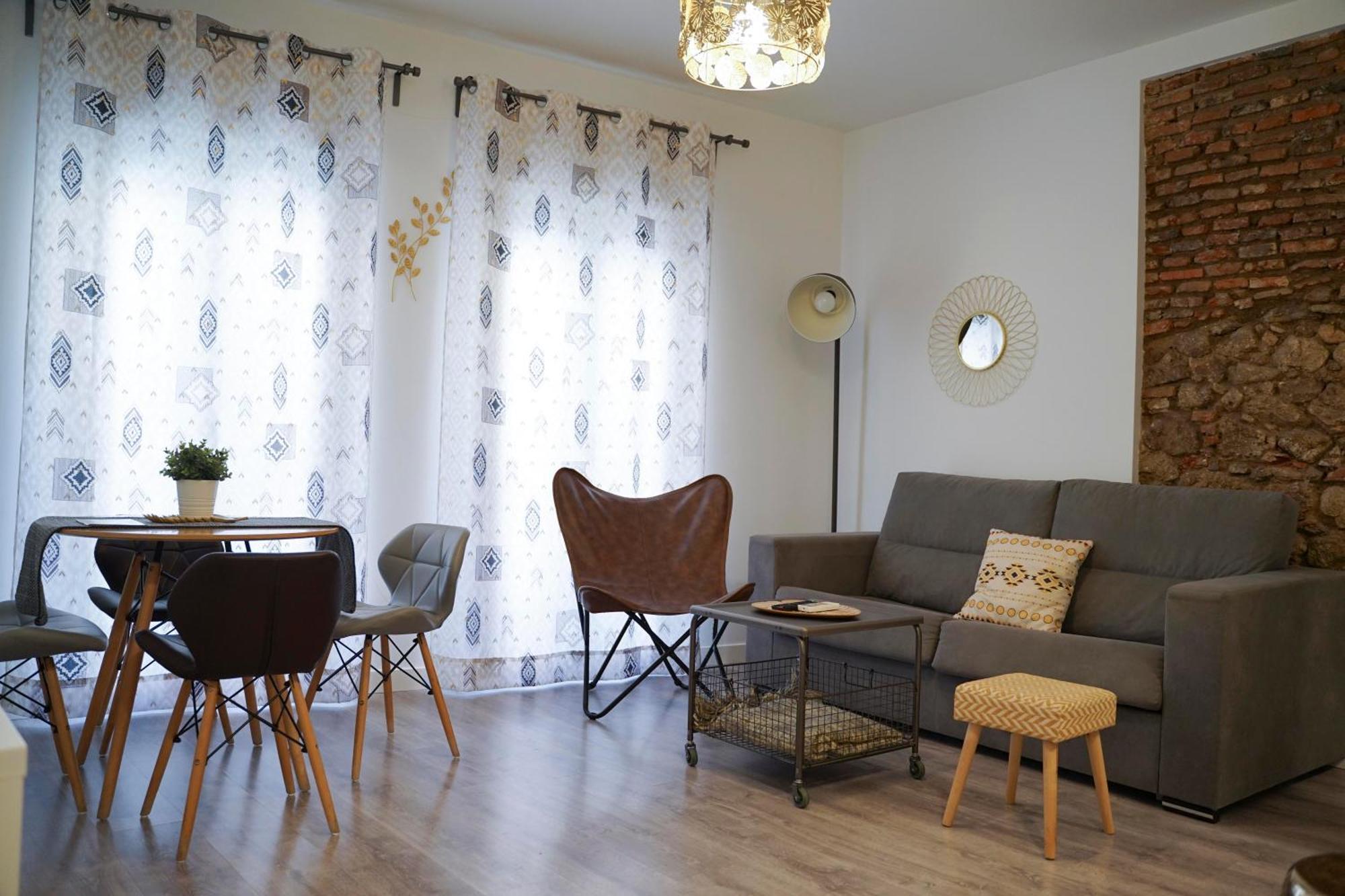 Apartamentos Suites Cariatide Plasencia Ngoại thất bức ảnh