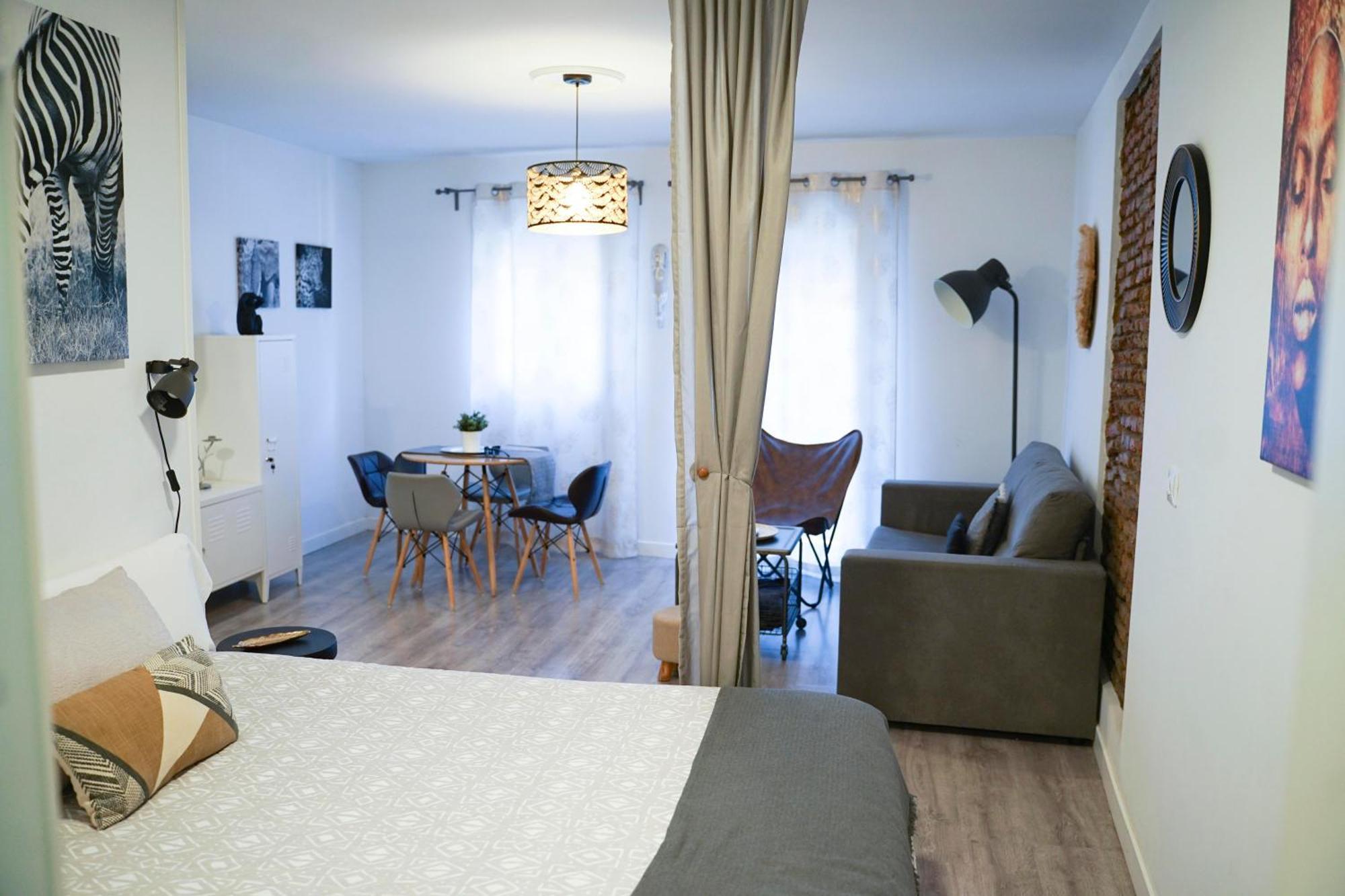 Apartamentos Suites Cariatide Plasencia Ngoại thất bức ảnh