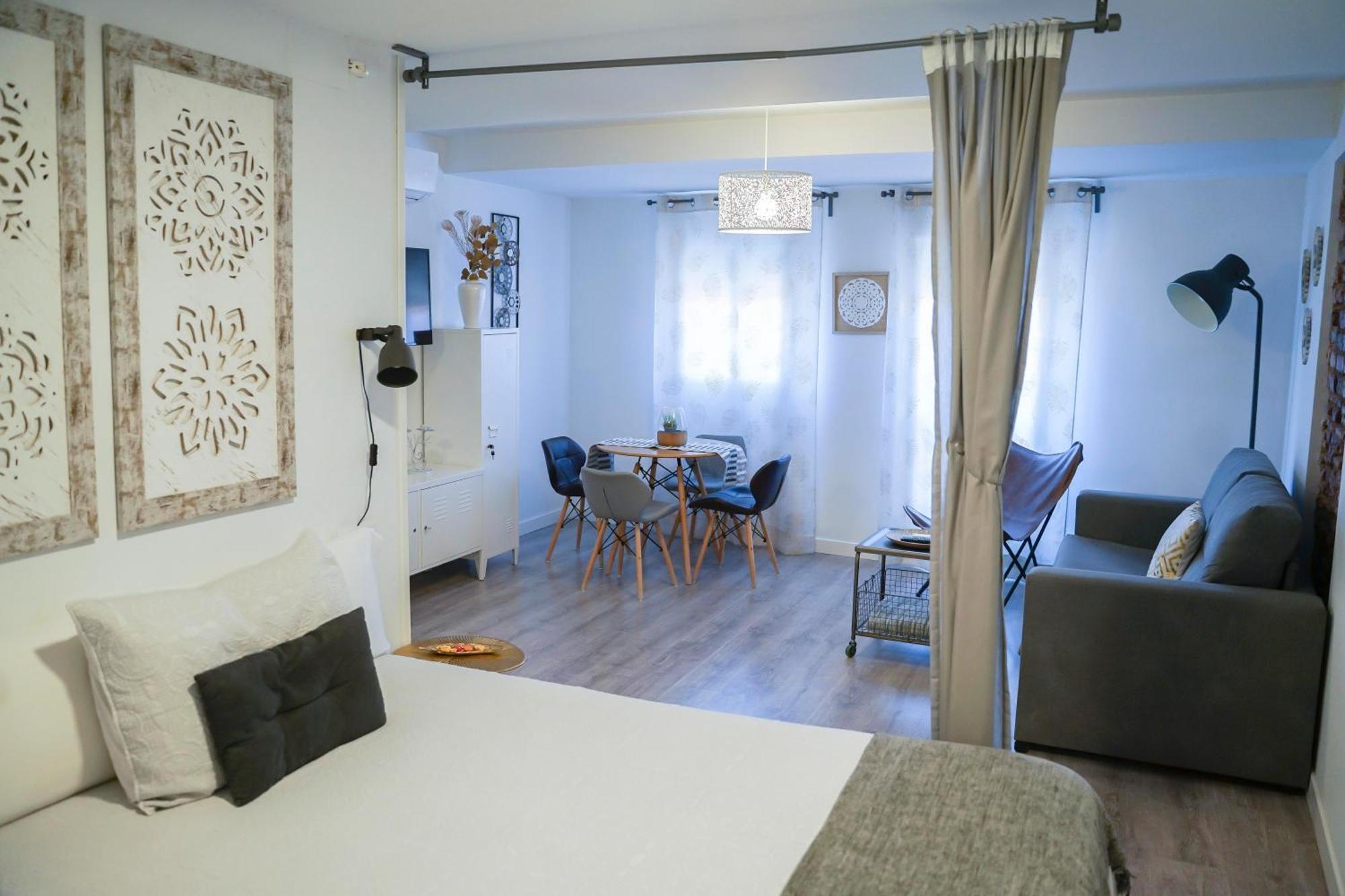 Apartamentos Suites Cariatide Plasencia Ngoại thất bức ảnh