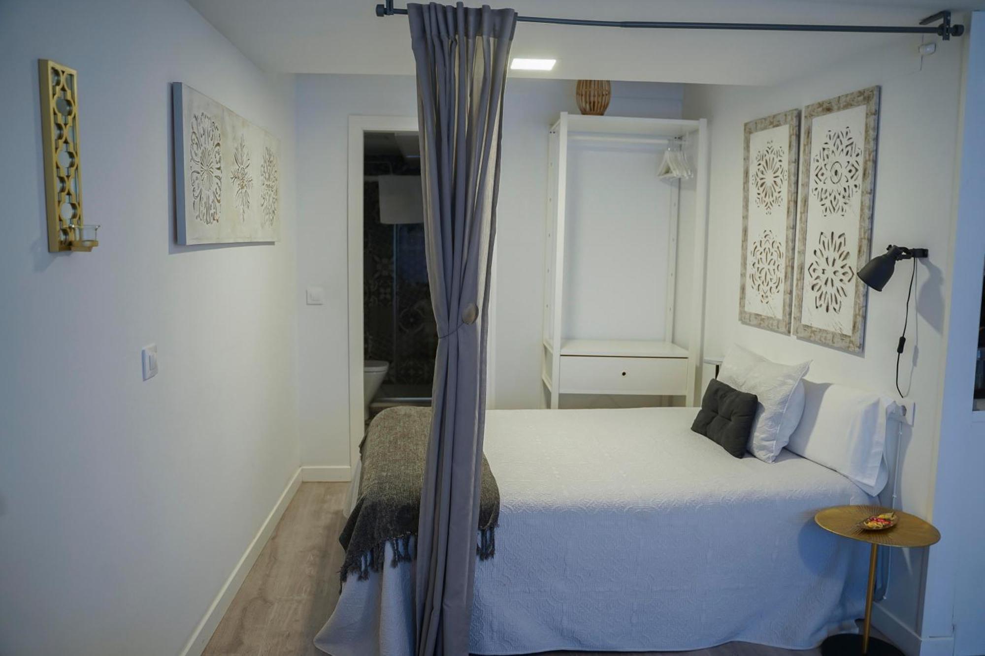 Apartamentos Suites Cariatide Plasencia Ngoại thất bức ảnh