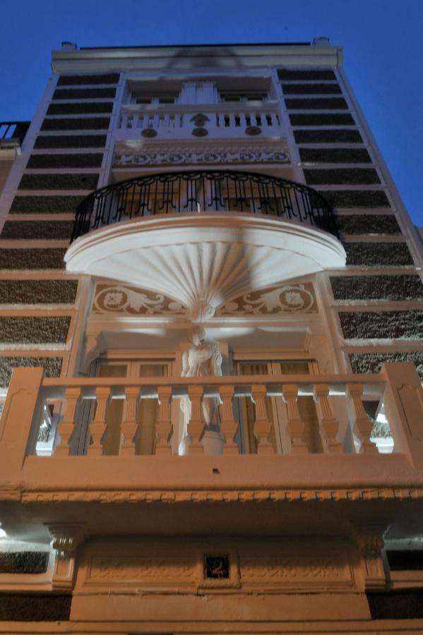 Apartamentos Suites Cariatide Plasencia Ngoại thất bức ảnh